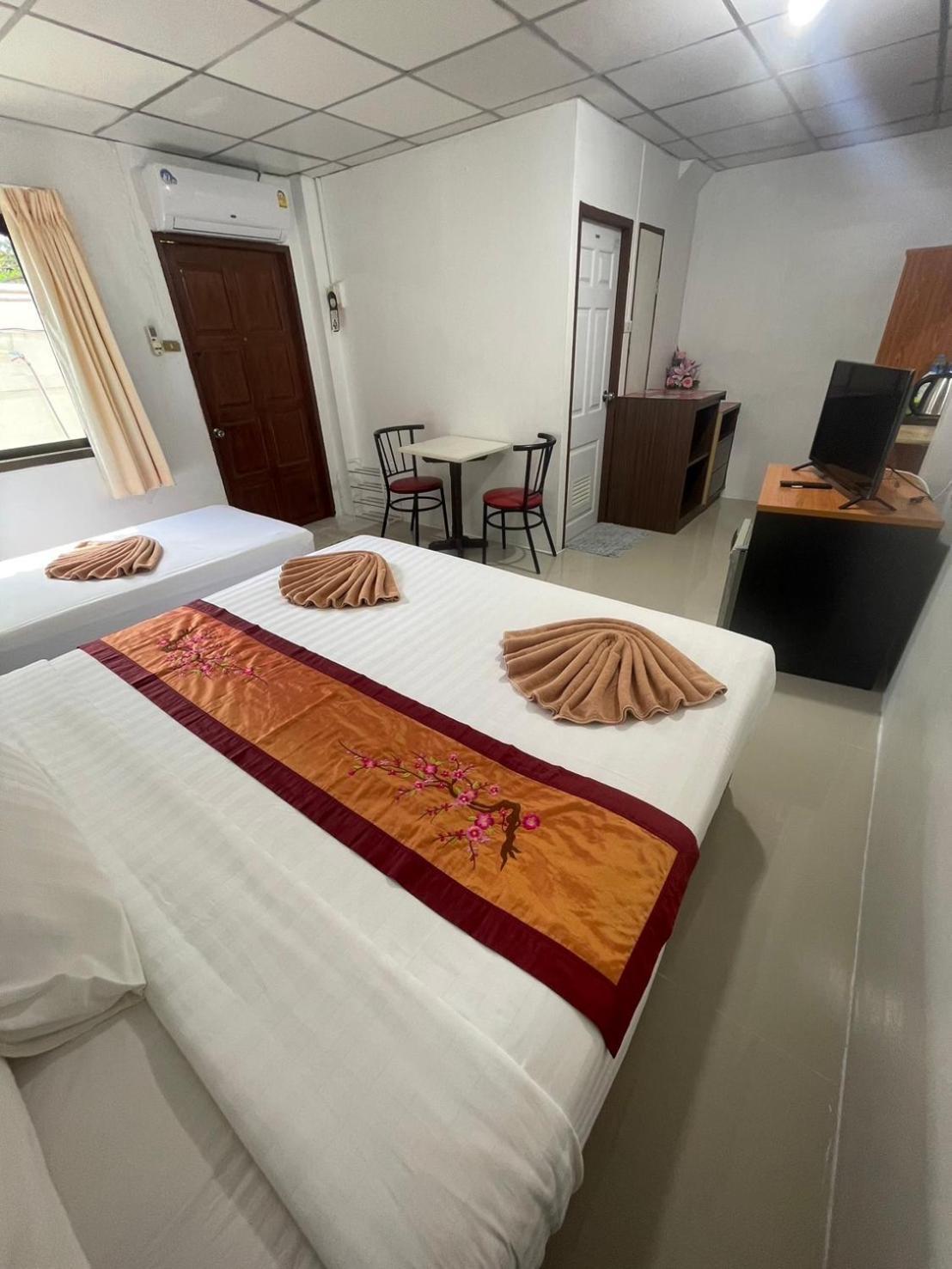 Jj Karon Beach Hotel Экстерьер фото